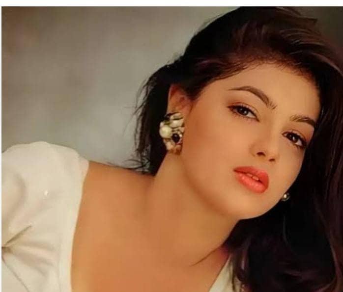 कहां हैं 90 के दशक में लाखों दिलों पर राज करनेवाली युवाओं की धड़कन ममता कुलकर्णी, जानें इस हीरोइन के जीवन से जुड़ी अपडेट