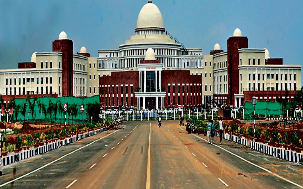 विधानसभा मॉनसून सत्र: विपक्ष का सदन के बाहर जोरदार हंगामा, पारा शिक्षक, पोषण सखी सहायक पुलिसकर्मी पर पूछ रहे सवाल