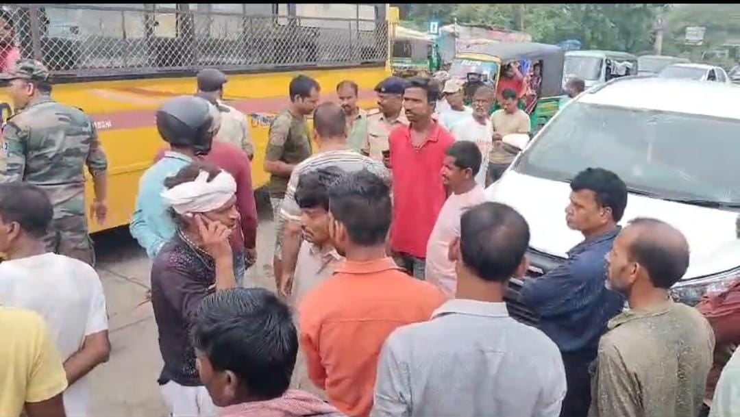 Breaking: रांची में हाई स्पीड कार ने कई लोगों को रौंदा, मौके पर एक महिला की मौत