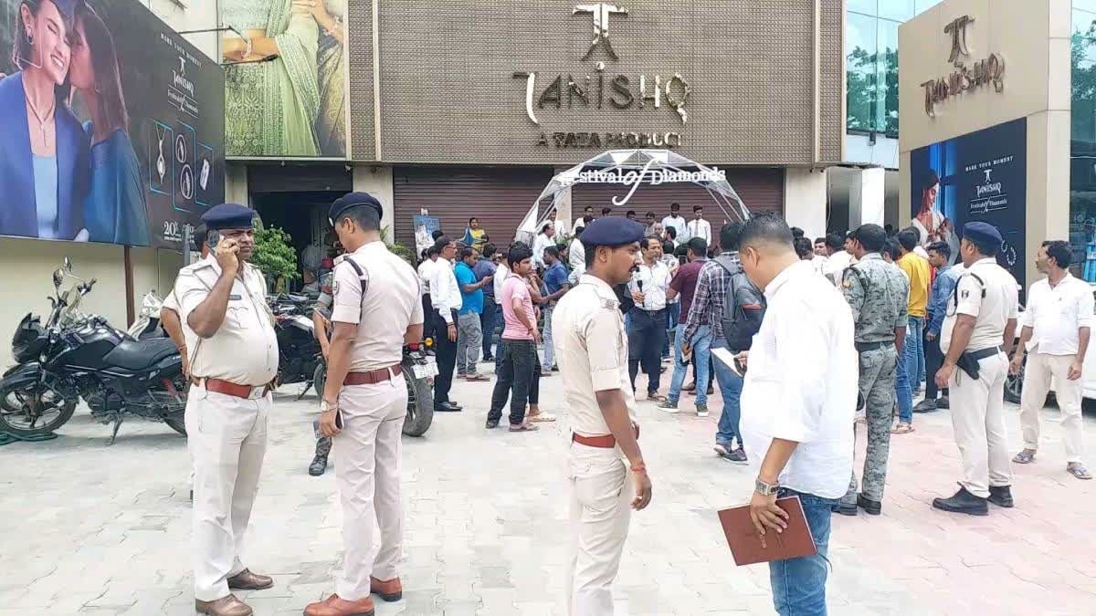 BIG NEWS BIHAR TANISHQ : ज्वेलरी लूट कांड का हो गया खुलासा, चारों लुटेरों को पुलिस ने किया गिरफ्तार