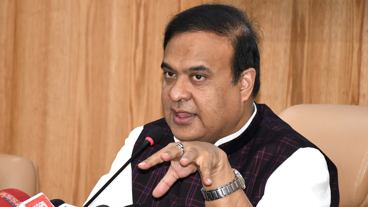 Breaking News: हिमंत बिस्वा सरमा को प्रशासन ने पाकुड़ के गोपीनाथपुर जाने से रोका