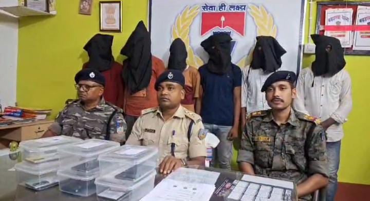 Sahibganj: साइबर ठगी के खिलाफ एसपी की बड़ी कार्रवाई! छापेमारी कर 6 ठगों को अलग अलग जगहों से किया गिरफ्तार