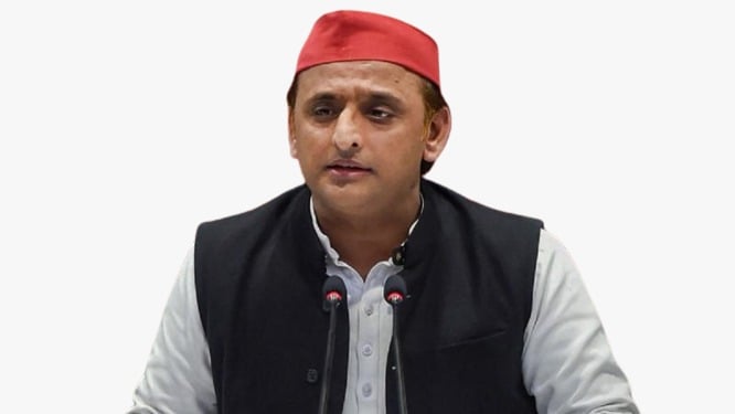 अयोध्या रेप कांड: पढ़िए क्यों "बैक फुट" पर अखिलेश यादव है तो पसोपेश में है कांग्रेस