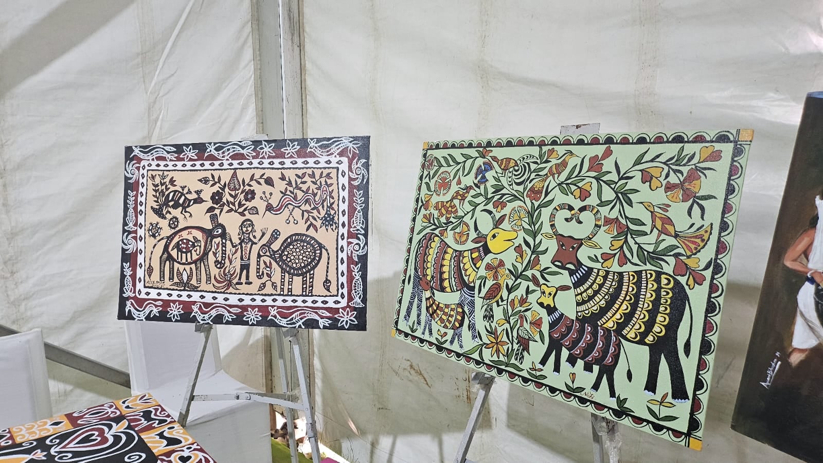 झारखंड आदिवासी महोत्सव में संथाल की लोक चित्रकला जादोपटिया का प्रदर्शन, आठ कलाकार ले रहे हैं भाग