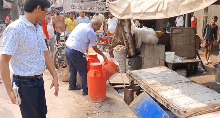 बिहार में खाद्य सुरक्षा विभाग की बड़ी कार्रवाई, नकली दूध और पनीर बनानेवाली फैक्ट्री का हुआ भंडाफोड़