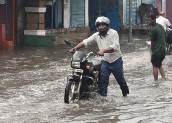 Weather Alert: आज जमशेदपुर से पार हो रहा है मानसून का ट्रफ़, इन 6 जिलों में भारी बारिश की संभावना
