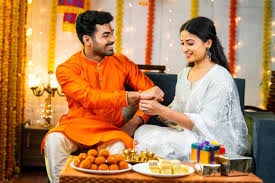 भाई की कलाई पर इस मुहूर्त में बांधे राखी, जानिए इस रक्षाबंधन कौन सा बन रहा शुभ योग