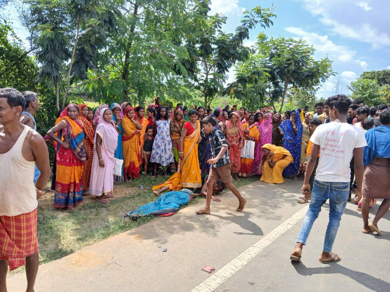 दुमका: राखी बांधने भाई के पास जा रही थी बहन, रास्ते में हो गया हादसा, भाई की कलाई रह गयी सुनी