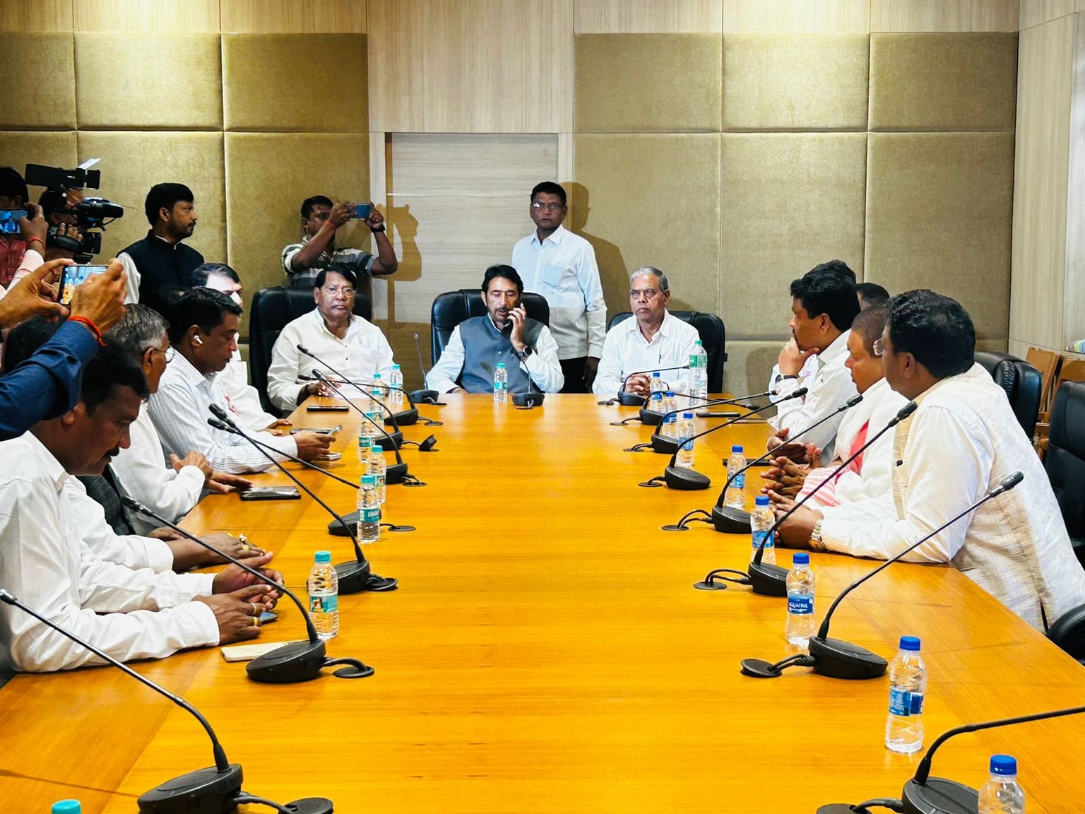 विधायक दल की बैठक में विधानसभा चुनाव पर मंथन, कॉमन मेनिफेस्टो तैयार कर जनता के बीच जाएगी कांग्रेस