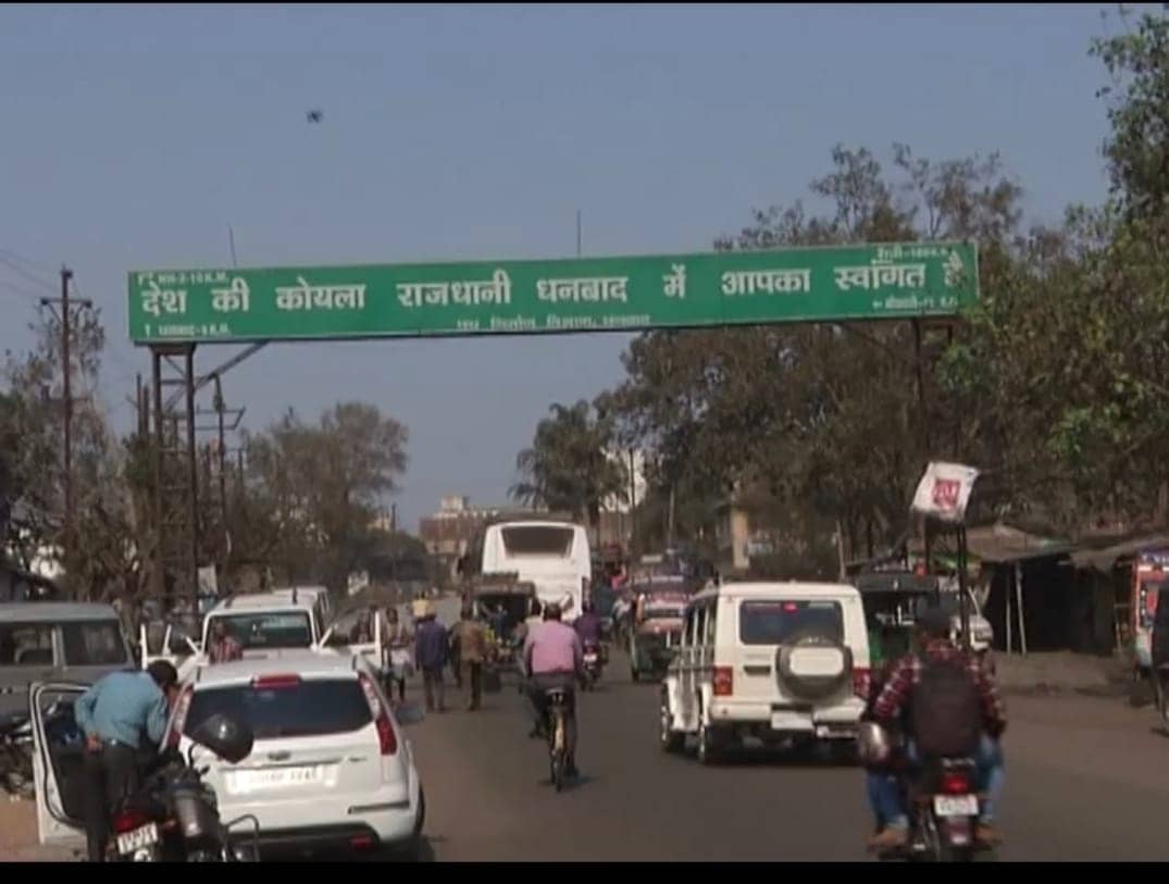 धनबाद में प्रदूषण बताने वाली सात करोड़ की मशीनें सिस्टम के सामने हुई लाचार, आने वाले समय में लोगों का सांस लेना भी होगा मुहाल