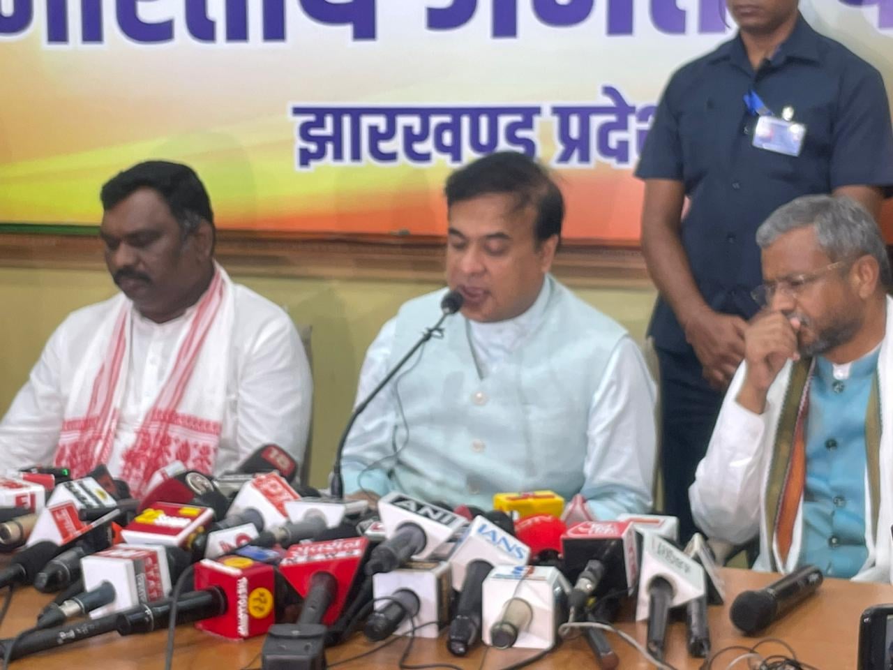 बड़ी मंईया योजना की तैयारी में भाजपा! नवंबर में बेटियों के सम्मान में योजना की करेंगे घोषणा, एक हजार से अधिक की मिलेगी राशि: हिमंता