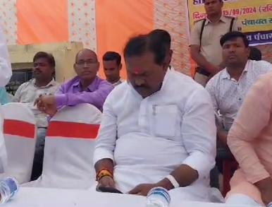 Bihar News:कांग्रेस विधायक के बिगड़े बोल! मंच से खुलेआम अधिकारियों से की गाली गलौज ,कहा-घूसखोर है सभी अधिकारी