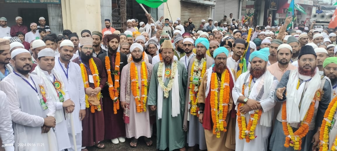 मरहबा या मुस्तफा के नारों से गूंजा पलामू! शहर से गांव तक धूम धाम से निकला जुलूस ए मोहम्मदी