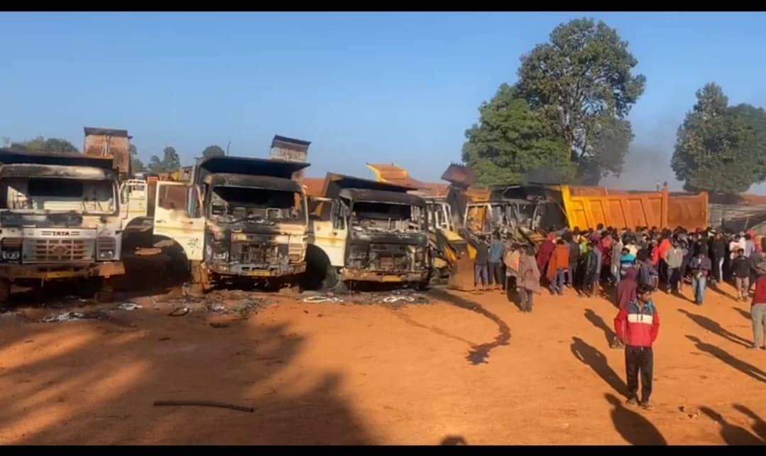 गुमला में बॉक्साइट माइंस पर नक्सलियों का हमला, 10 करोड़ खाक