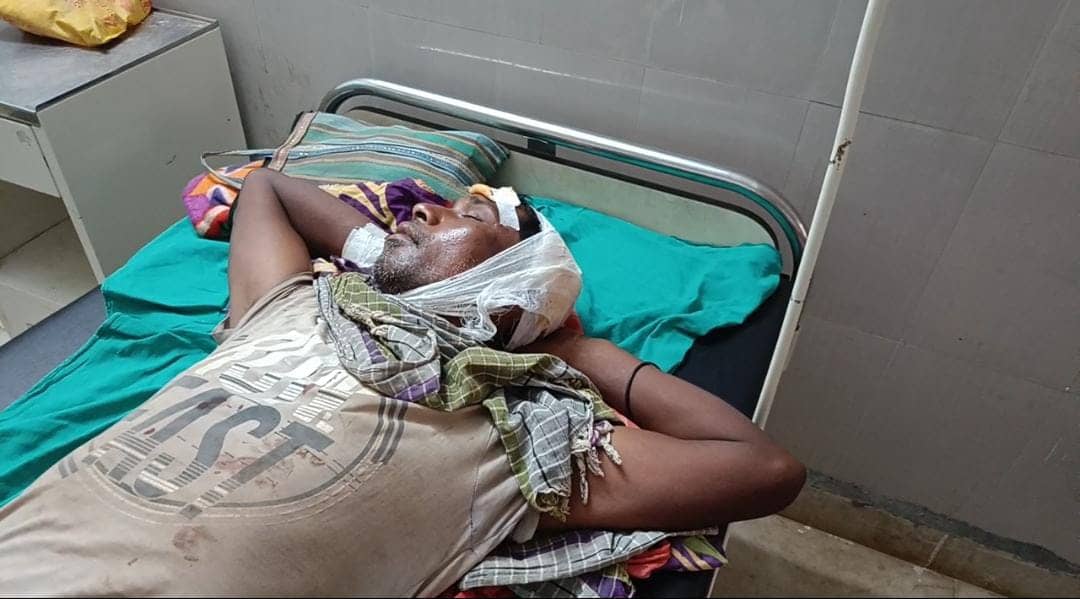 सिमडेगा: बिना सुरक्षा मानक के निर्माण कार्य कर रहा था मजदूर, ऊंचाई से गिरा, स्थिति गंभीर