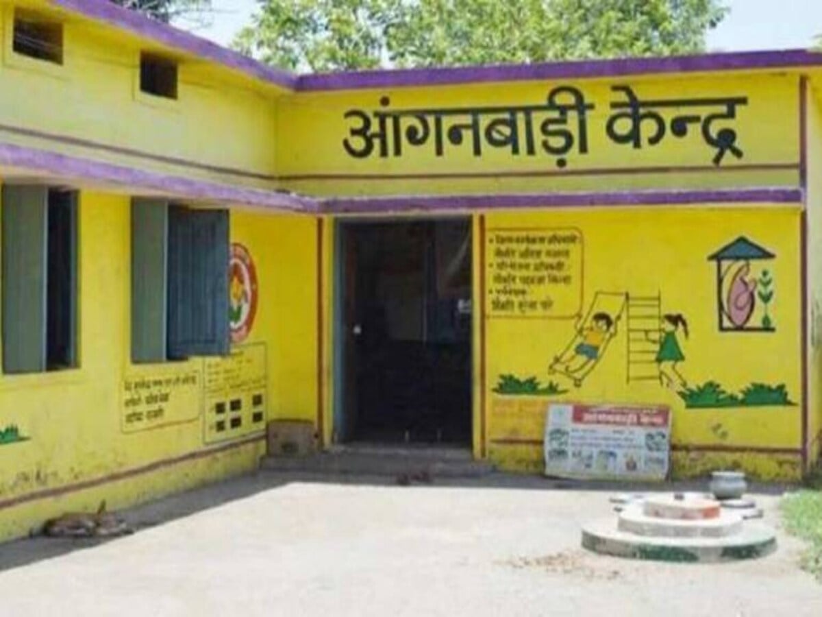 UP Anganwadi Bharti: 12 वीं पास के लिए नौकरी पाने का गोल्डन चांस, यूपी में आंगनवाड़ी कार्यकर्ताओं के 1843 पदों पर निकली भर्ती, ऐसे करें अप्लाई