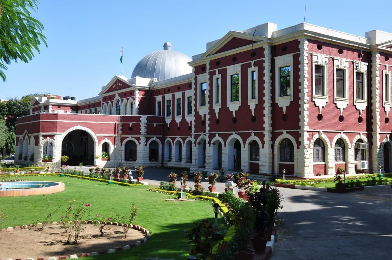 धनबाद में रहकर कोयले को "हीरा" बनाने वाले पुलिस अधिकारियों पर क्यों कसेगा शिकंजा, पढ़िए डिटेल्स में