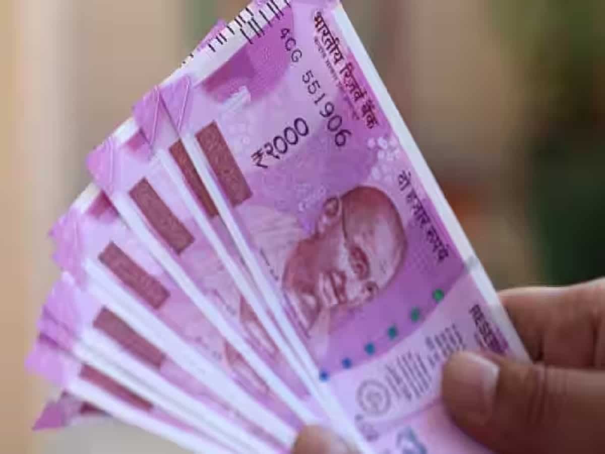 देश के धनपशुओं की तिजोरी में अभी भी बंद है दो हजार के गुलाबी नोट, संख्या जान होगी हैरानी!