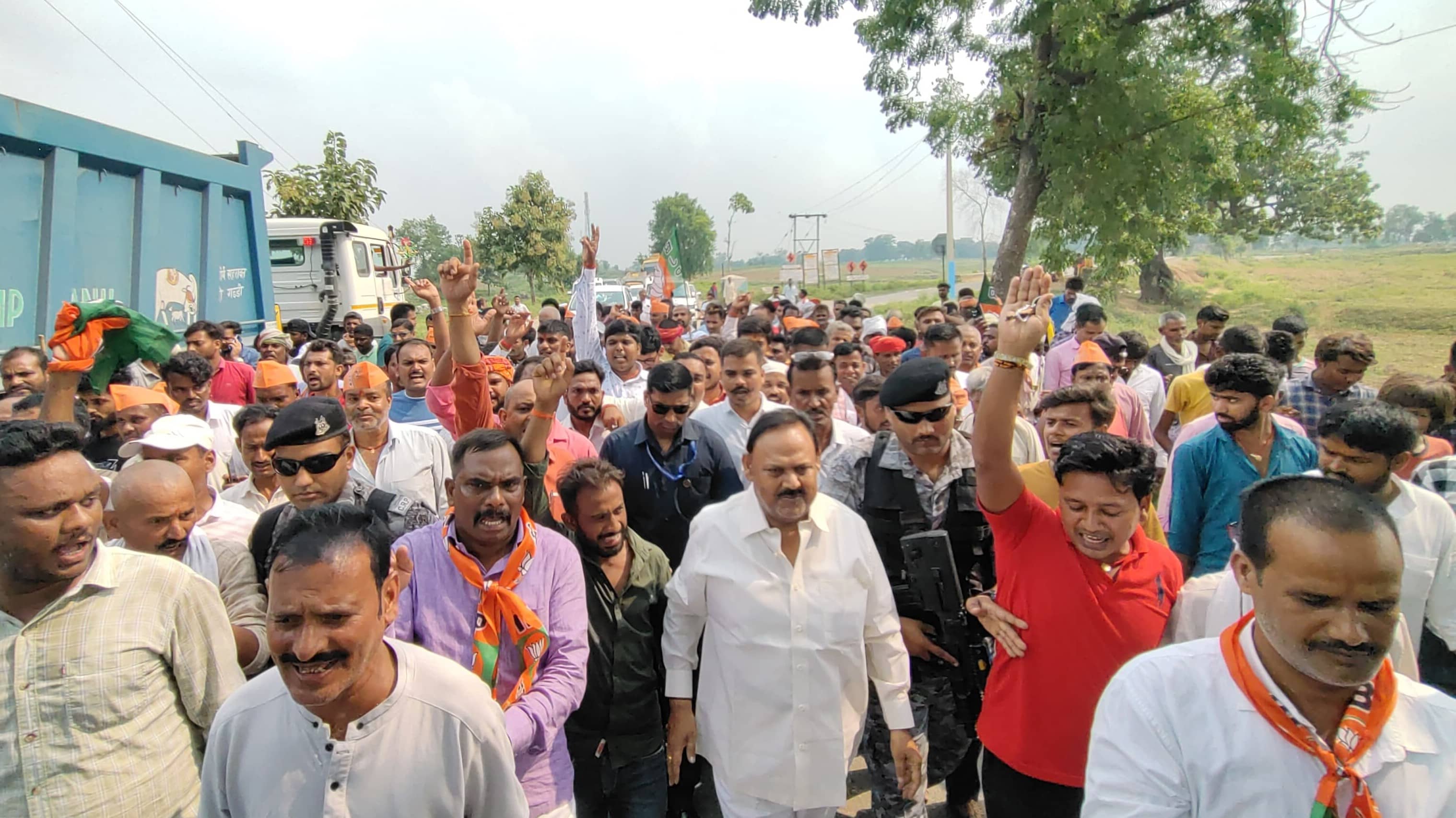 भाजपा में शामिल होने के बाद पहली बार क्षेत्र में पहुंचे विधायक कमलेश, ग्रामीणों व कार्यकर्ताओं ने किया भव्य स्वागत