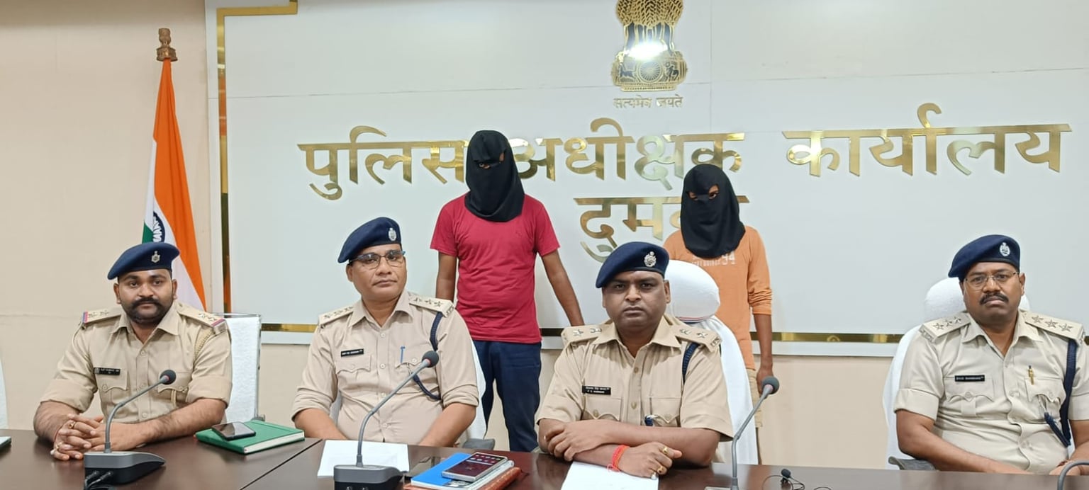 Dumka: चोरी की बुलेट बाइक के साथ 2 बाइक चोर गिरफ्तार, कुल 18 बाइक बरामद