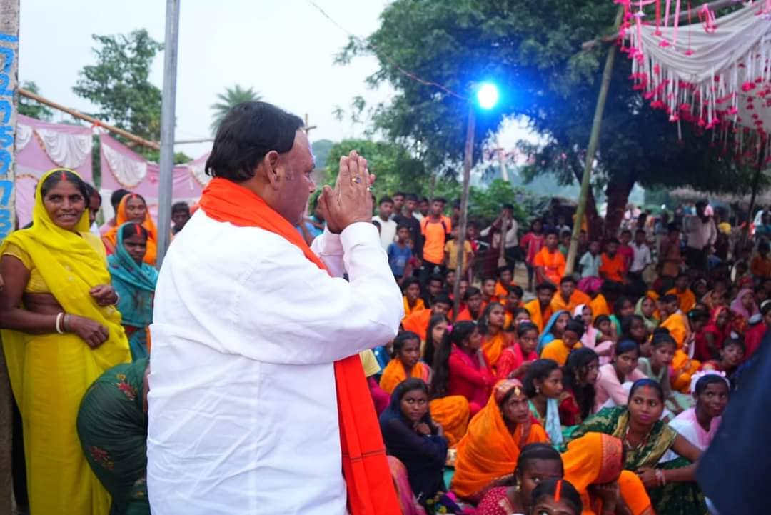 पलामू : विधायक कमलेश ने विस क्षेत्र के कई पूजा पंडालों का किया भ्रमण, लिया मां दुर्गा का आशीर्वाद, कहा-उल्लास के साथ मनाएं त्यौहार