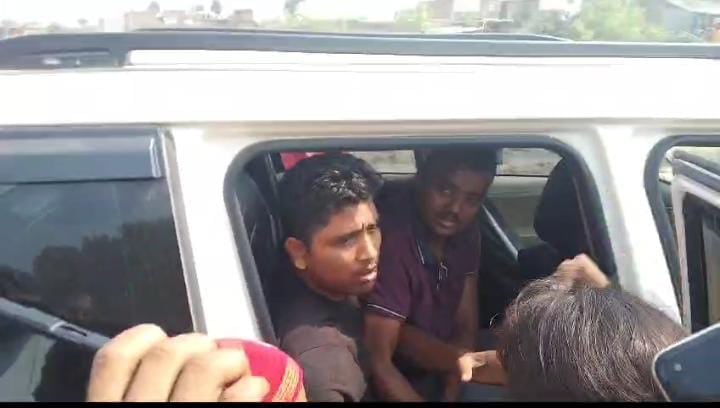 Sahibganj:लोकेशन ट्रेस कर मोबाइल चोर को पकड़ने गई पुलिस के साथ झड़प, पढ़ें बात हाथापाई तक पहुंचने पर पुलिस ने क्या किया