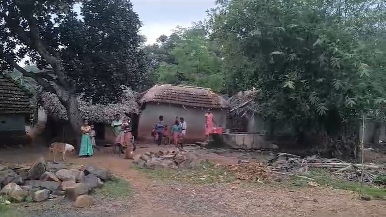 BIG BREAKING : शिकारीपाड़ा में 3 दिनों में 3 महिलाओं की मौत, कारण अज्ञात जांच में जुटी प्रशासन