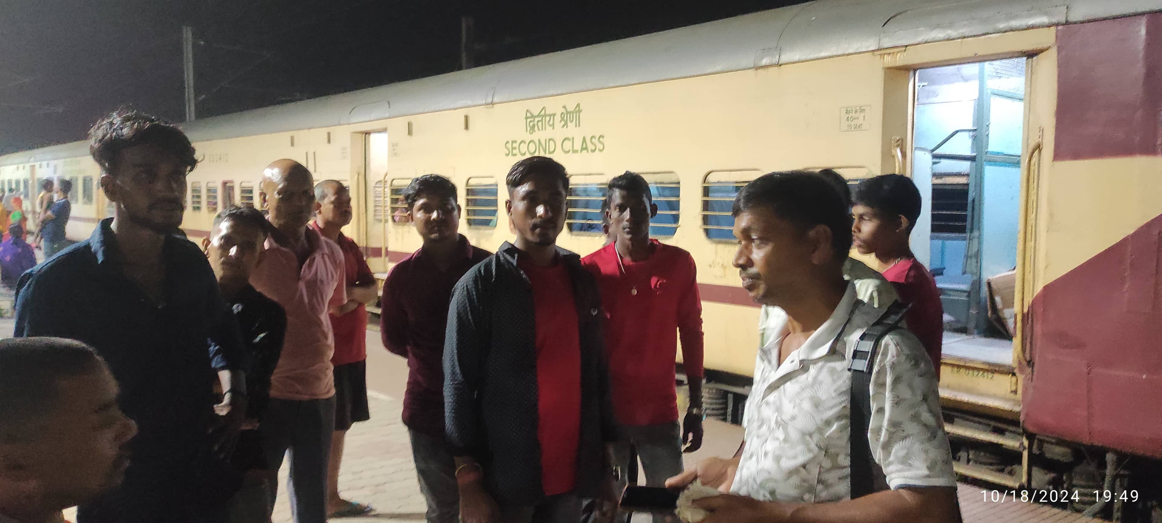 साहिबगंज: TR पैसेंजर ट्रेन पर पथराव से आधे दर्जन यात्री घायल,जानिए कहां का है मामला