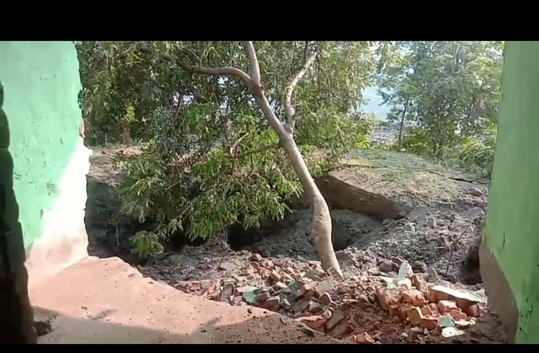 Dhanbad: फिर हुआ भू धंसान, पढ़िए चार बकरियों की कैसे हुई मौत