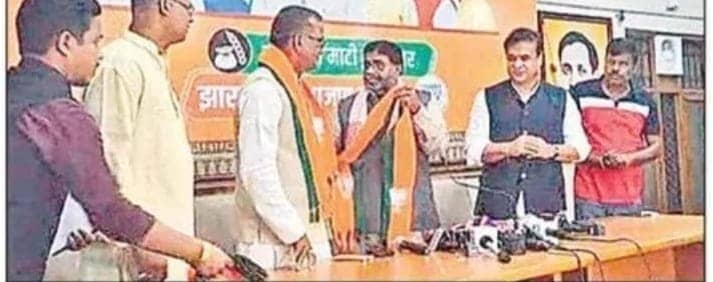 धनबाद में राजनीति के रोचक रंग : पिता को टिकट नहीं मिला तो झामुमो में गए, बेटे को नहीं मिला तो भाजपा के साथ हुए