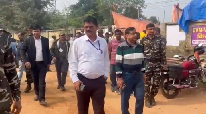 गढ़वा के दो विधान सभा सीटों पर वोटिंग कल,तैयारियों में जुटा प्रशासन, पढें डीसी ने क्या कहा