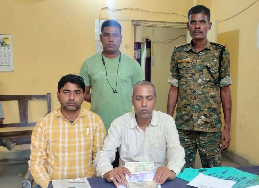 जांच तेज : चिरकुंडा चेक पोस्ट पर बाइक से बरामद हुए 1 लाख 38 हजार रुपए