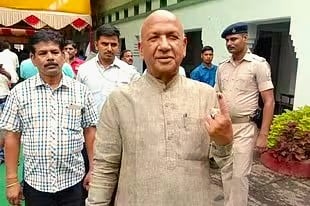 एनडीए प्रत्याशी सरयू राय ने डाला वोट, लोगों से की मतदान करने की अपील