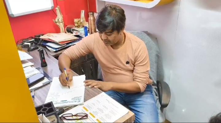 दुमका:डॉ लुईस मरांडी की जीत के पीछे इस शख्स का है बड़ा योगदान, जिसने पर्दे के पीछे रहकर किया काम, पढ़ें कौन हैं डॉ विपुल मंडल