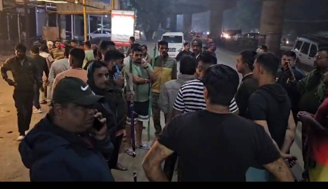 Dhanbad : चिरकुंडा के होटल में उत्पातियों ने कुछ ऐसे मचाया उपद्रव, एक हिरासत में