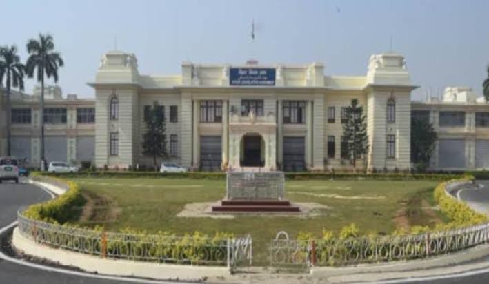बिहार विधानमंडल शीतकालीन सत्र के दूसरे दिन भी हंगामे के आसार, आरक्षण, स्मार्ट प्रीपेड मीटर के साथ इन मुद्दों पर सरकार को घेरेगी विपक्ष