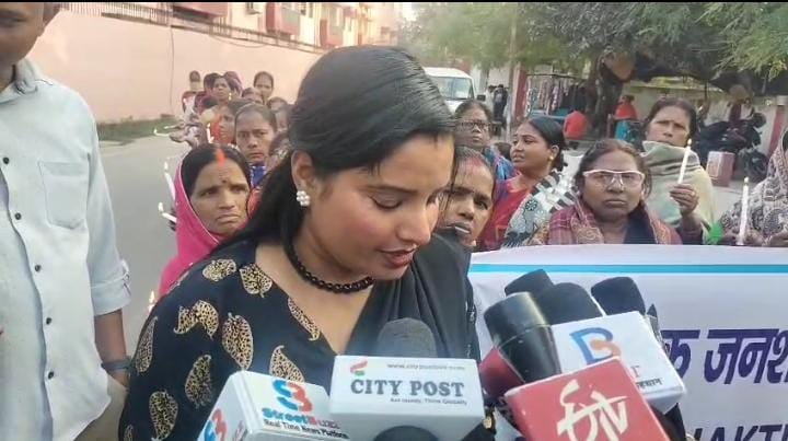 Bihar: आसरा गृह में 13 बच्चियों की मौत के मामले ने पकड़ा तूल, सरकार के खिलाफ चिराग पासवान पार्टी की महिला कार्यकर्ताओं ने किया प्रदर्शन