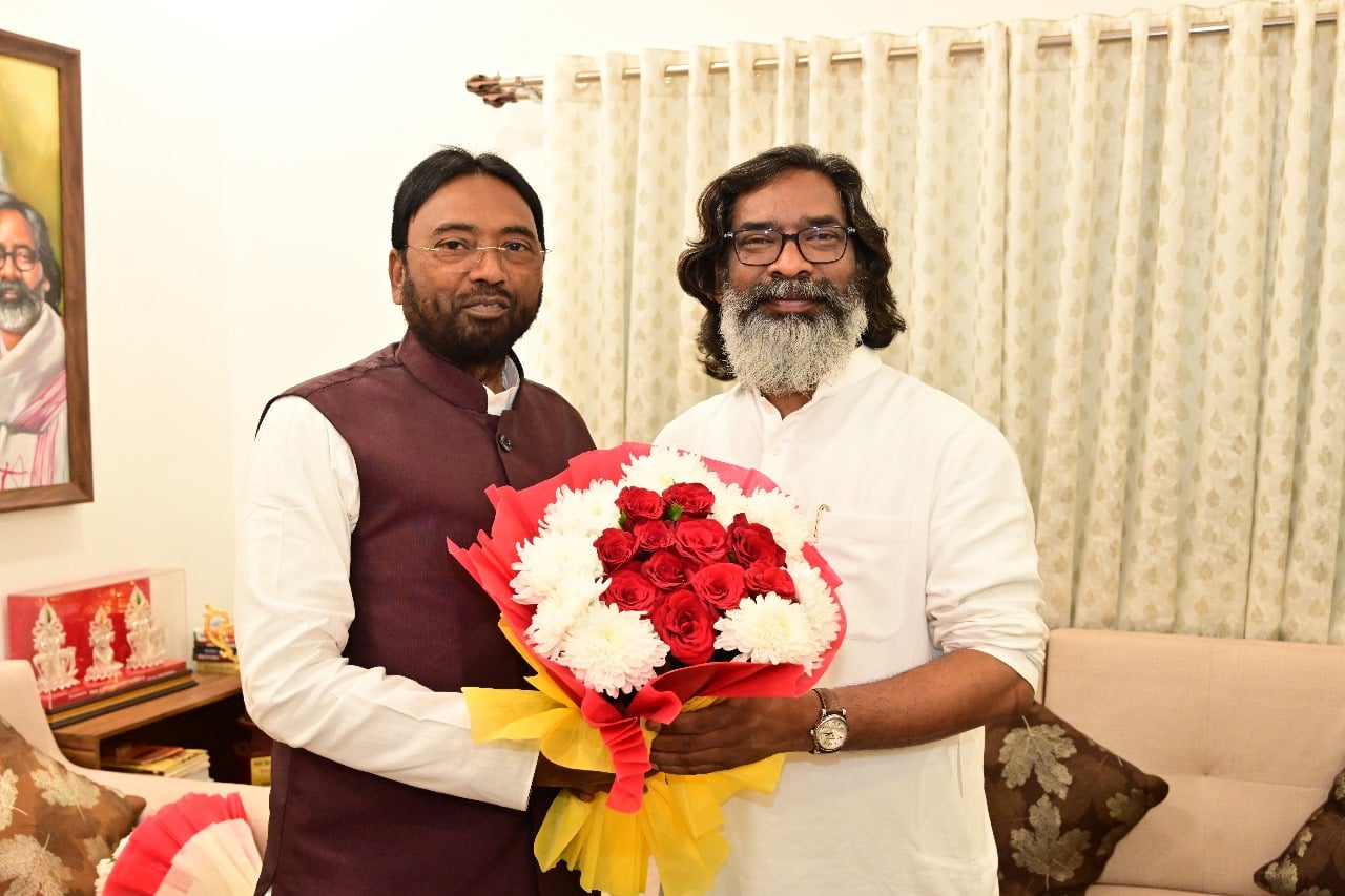 सुरेश पासवान मंत्री बनने की रेस में लगा रहे दौड़! लालू-राबड़ी के साथ हेमंत से की मुलाकात