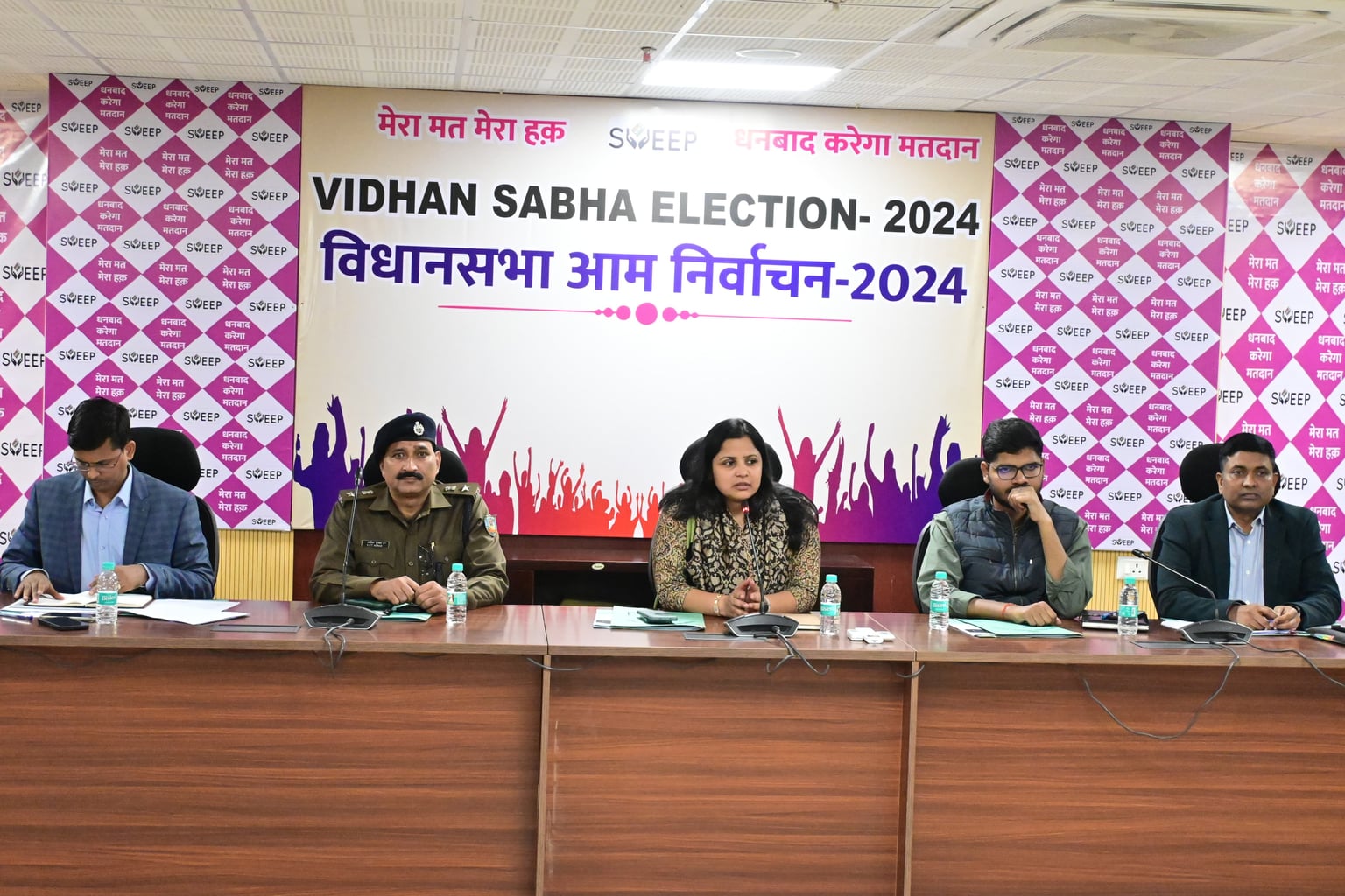 गोबिंदपुर-निरसा सड़क जाम पर डीसी हुई सख्त , पशु मालिकों पर अब लगेगा इस आरोप में जुर्माना