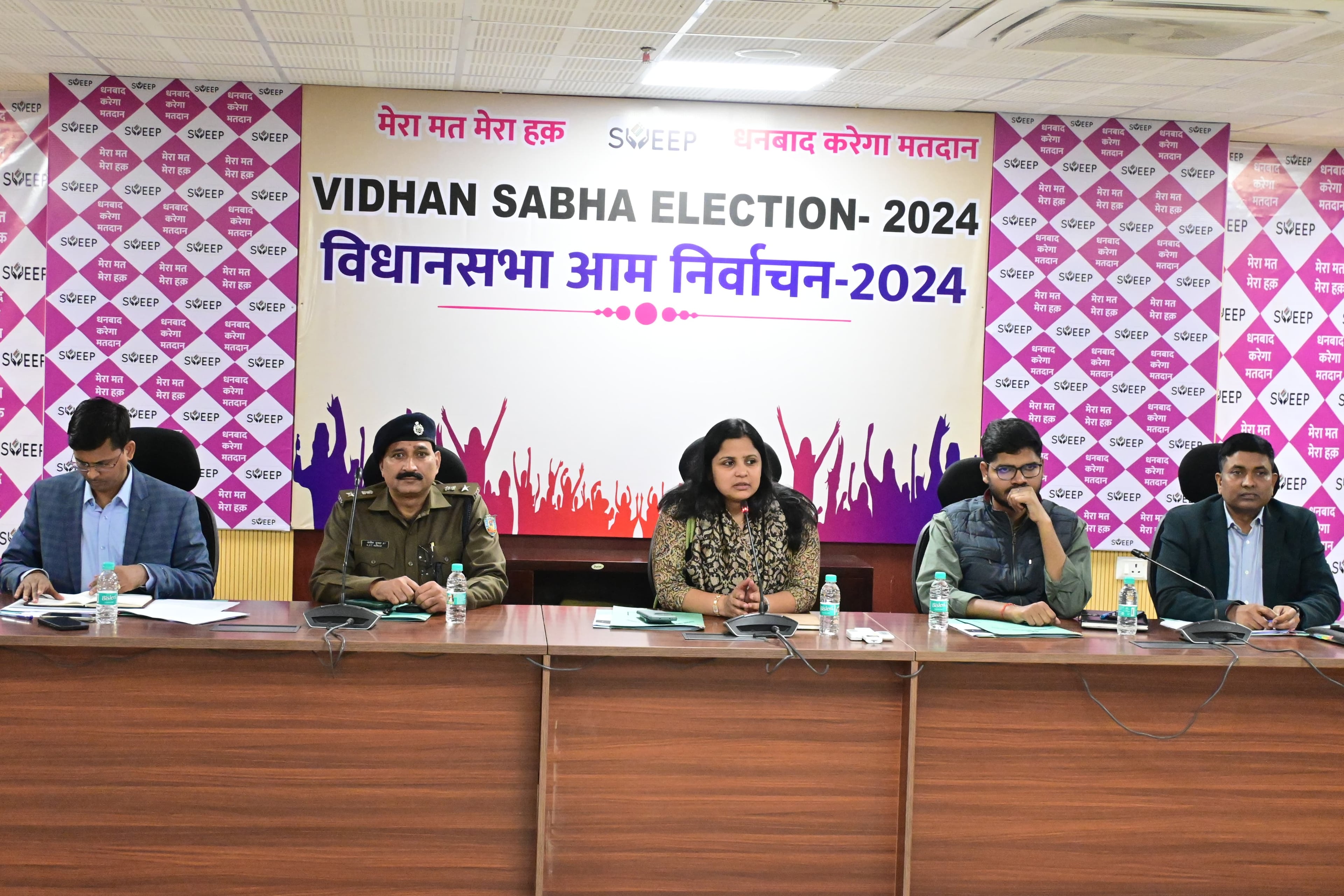 गोबिंदपुर-निरसा सड़क जाम पर डीसी हुई सख्त , पशु मालिकों पर अब लगेगा इस आरोप में जुर्माना