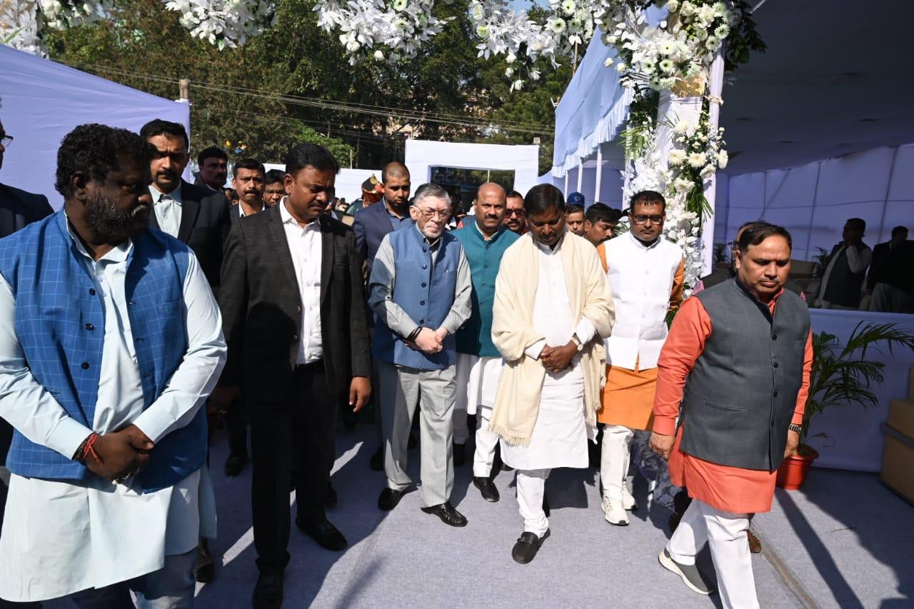 पूर्व केंद्रीय मंत्री अर्जुन मुंडा के भाई के श्राद्ध क्रम में पहुंचे राज्यपाल, भाजपा नेताओं का भी लगा तांता