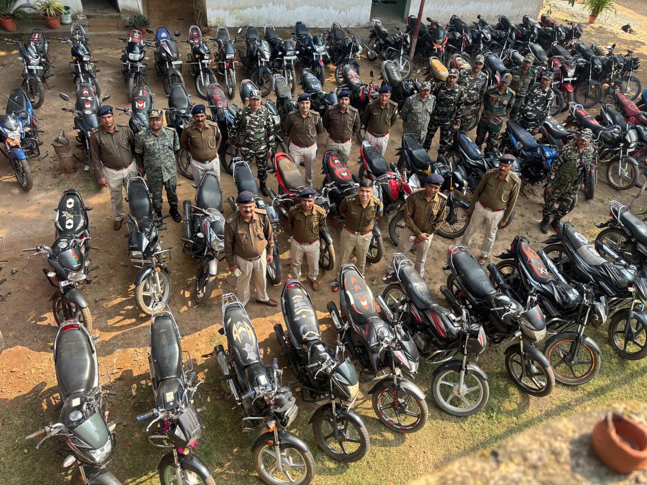 बाइक चोरी गिरोह के खिलाफ सरायकेला पुलिस की बड़ी कार्रवाई, 70 बाइक के साथ चोर गिरफ्तार