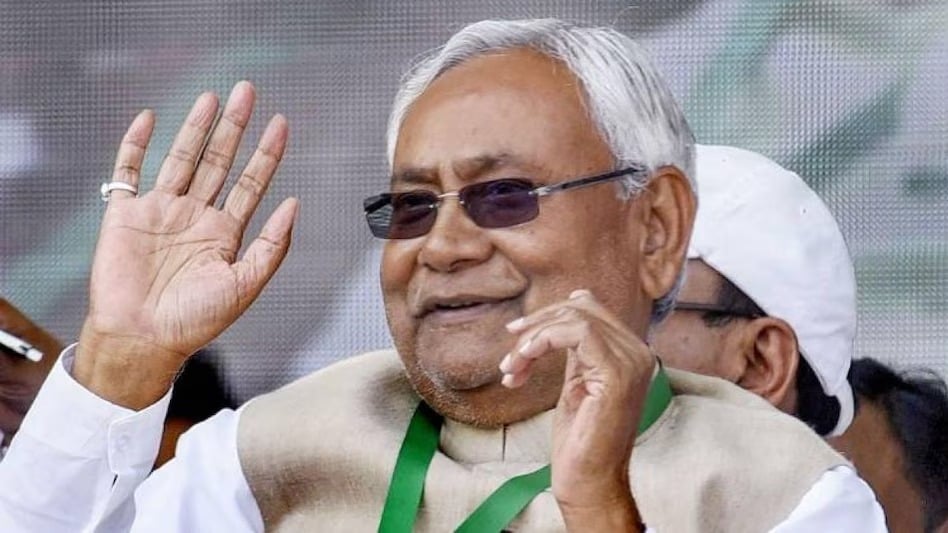 Bihar Politics: नीतीश कुमार "बैकफुट" पर या भाजपा, आगे -आगे देखिये होता है क्या?