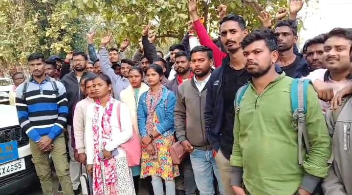 देवघर:कल होनी है चौकीदार बहाली परीक्षा,लेकिन अब तक सैकड़ो अभियर्थियों को नहीं मिला है एडमिट कार्ड,पढ़ें वजह