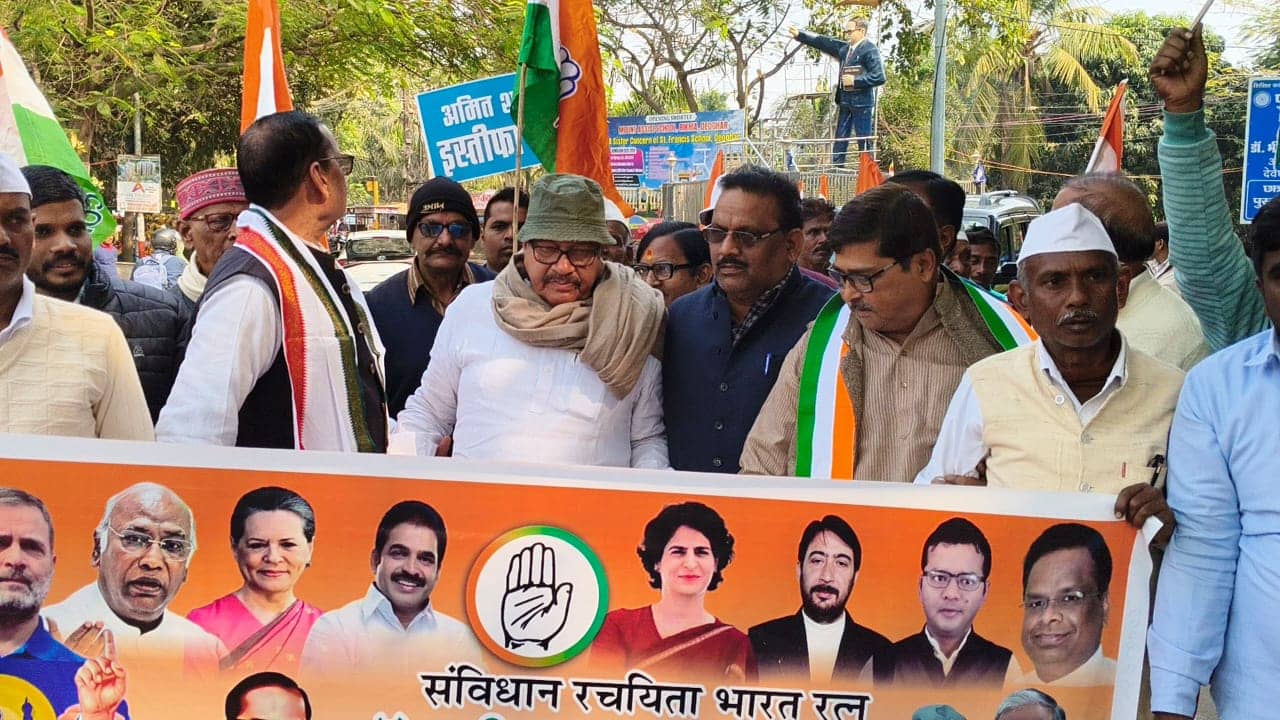 Jharkhand Politisc:पूर्व कांग्रेस सांसद फुरकान अंसारी का अमित शाह पर तीखा हमला, कहा-संविधान समाप्त करने के इरादे से किया गया अंबेडकर का अपमान