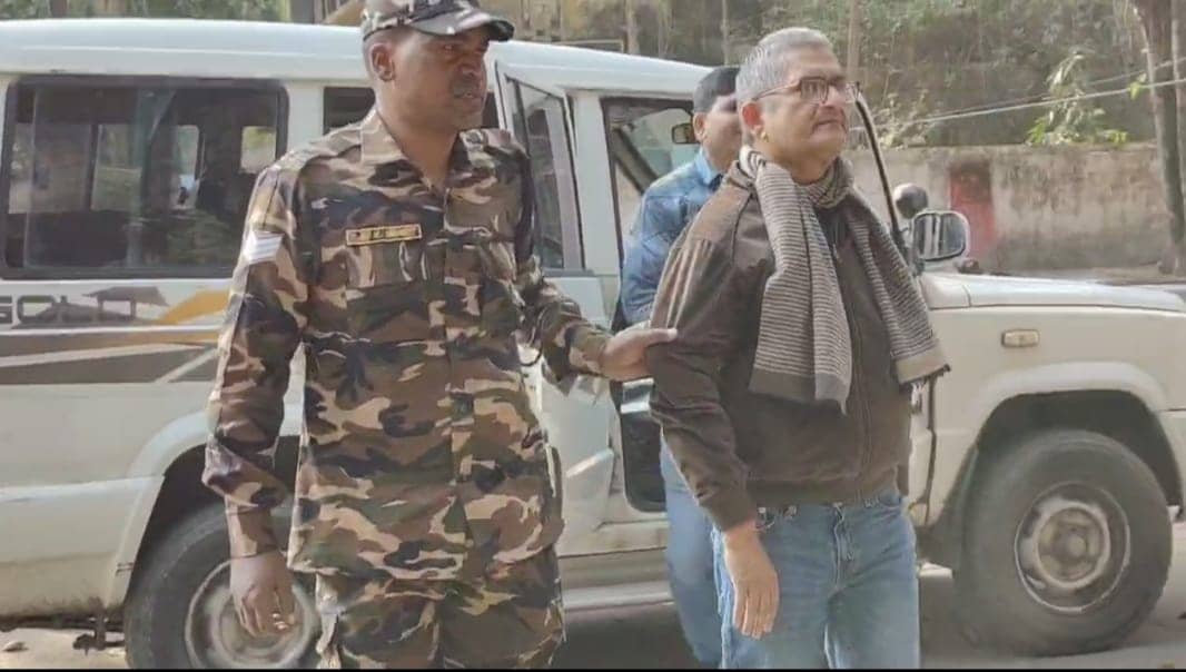 Dhanbad Record room: एक साल पहले भी हेड क्लर्क घूस लेते पकड़े गए थे, उनकी जगह लेनेवाले भी उसी तरह हुए गिरफ्तार