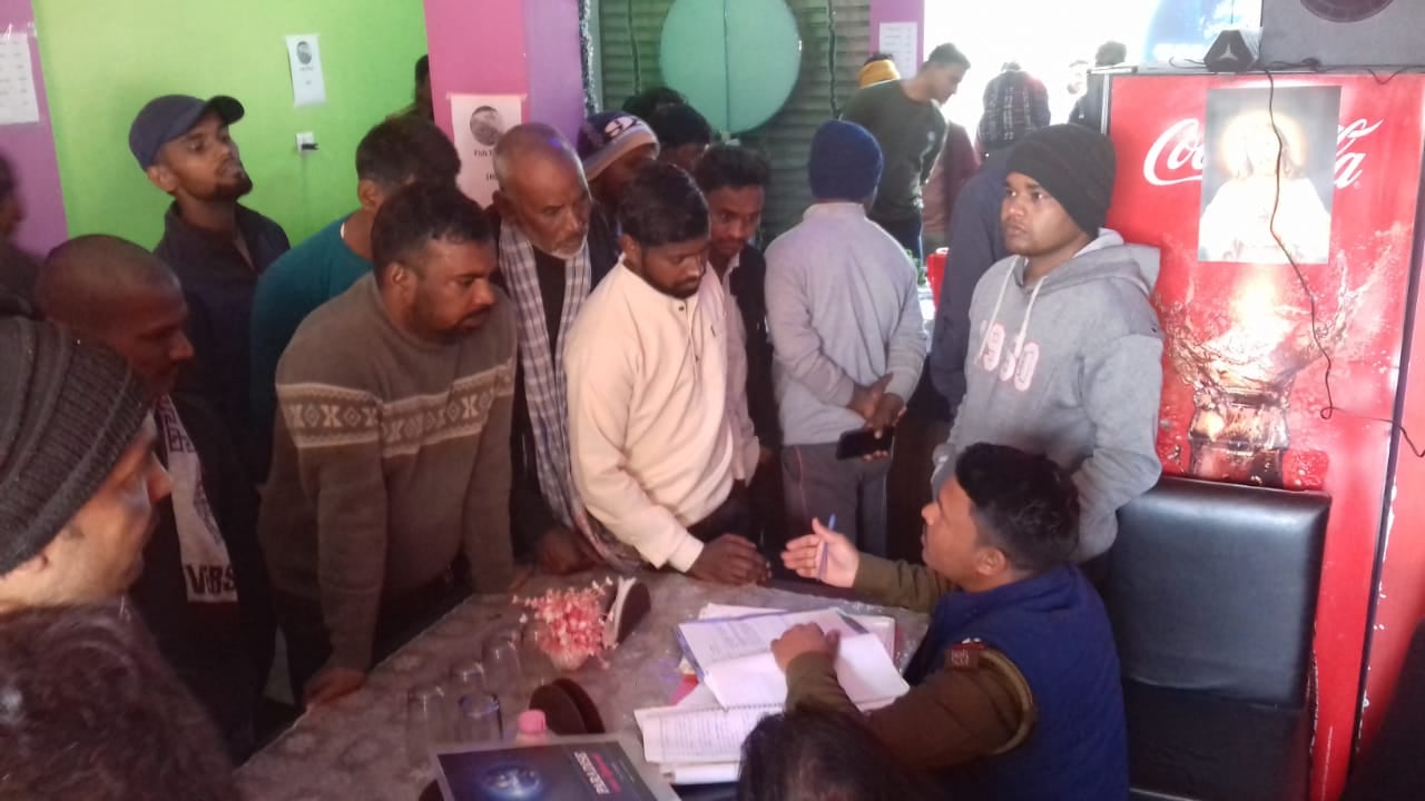 देवघर एम्स के सामने संचालित रेस्टुरेंट में एक कर्मचारी की मौत, सीसीटीवी बंद होने से कई सवाल हो रहे खड़े