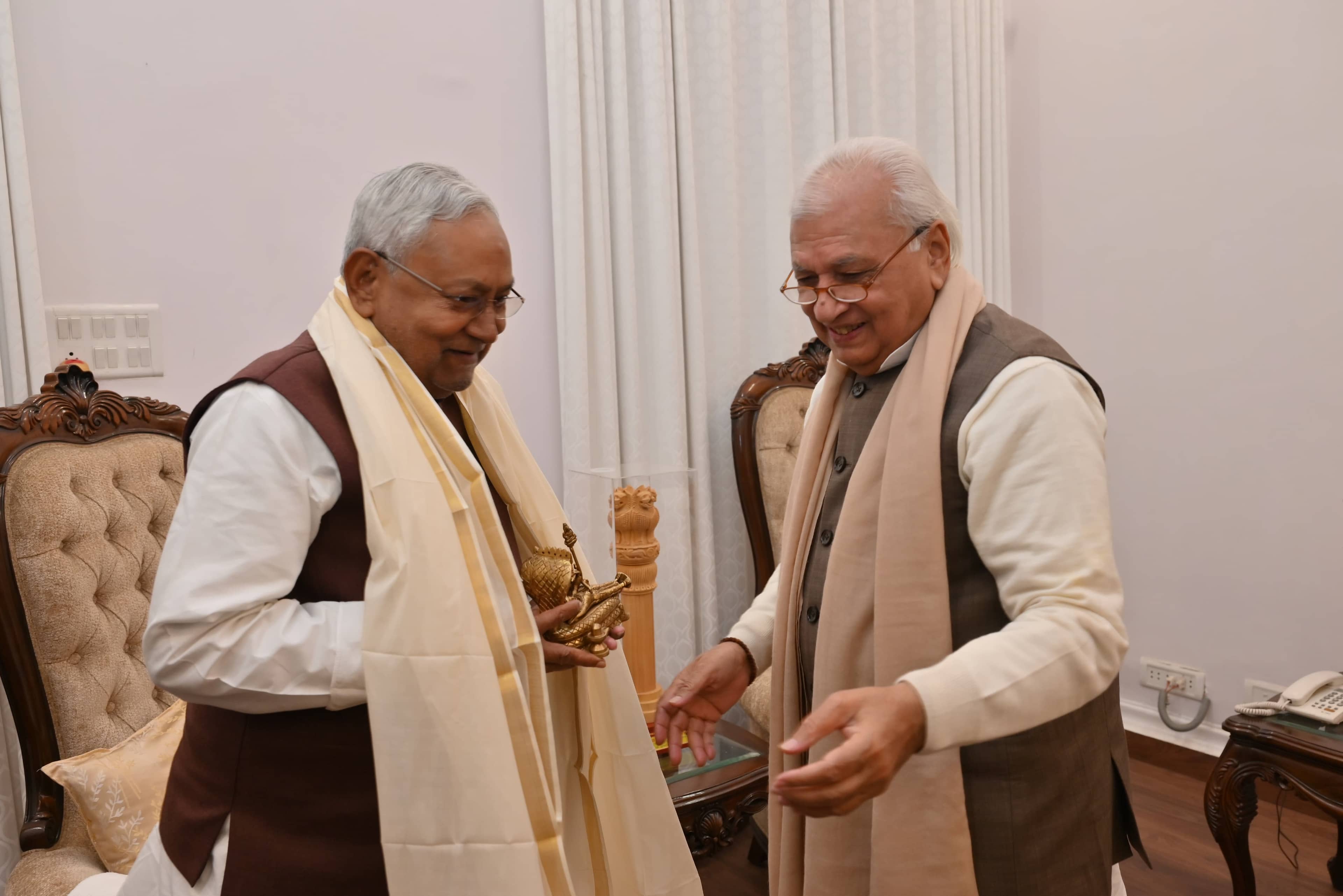 Bihar: आज शपथ लेंगे बिहार के नये गवर्नर आरिफ मोहम्मद खान, सीएम के साथ कई मंत्री रहेंगे मौजूद