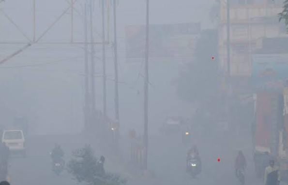 Jharkhand Weather Update:रांची के इन इलाकों में जम रही है ओस की बूंदे, पारा गिरने से हाड़ कंपा रही है ठंड, पढ़ें कब मिलेगी राहत