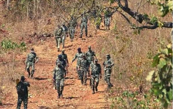 Big Breaking : चाईबासा के जराइकेला जंगल में आईईडी ब्लास्ट, एक बच्ची की मौत